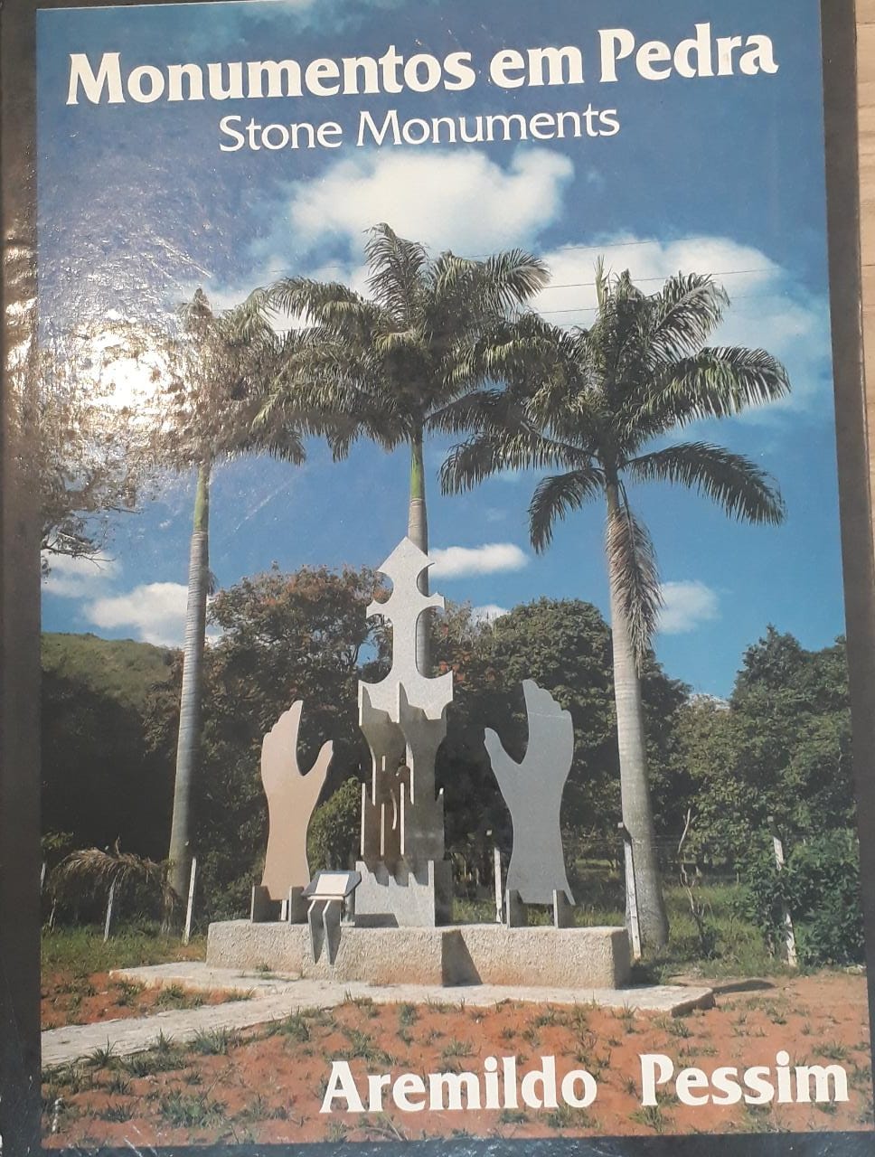 Monumentos em pedra : stone monuments / 1994